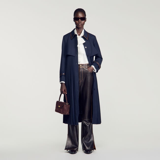 Trench with pleated leather collar