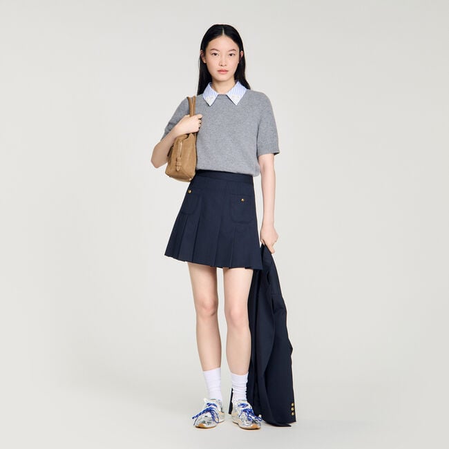 Detachable collar wool sweater